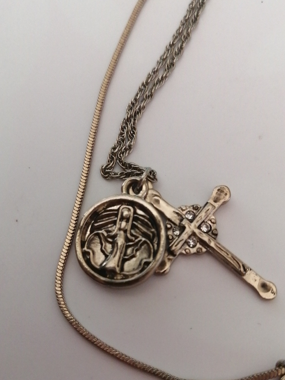 Freedom Layered Silver Religious Coin Pendant Necklace Set - Picture 4 of 10